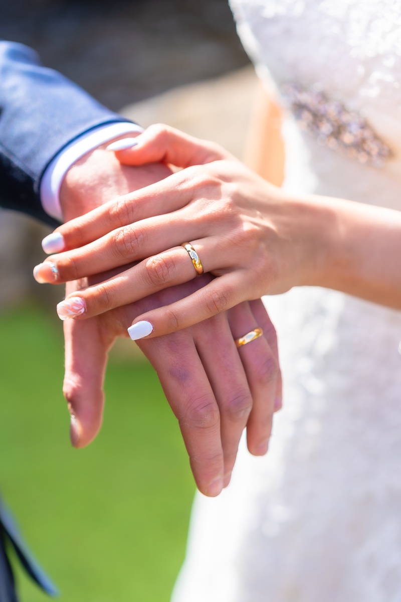 m_details-of-the-hands-of-the-bride-and-groom-with-r-2026-01-06-10-11-29-utc