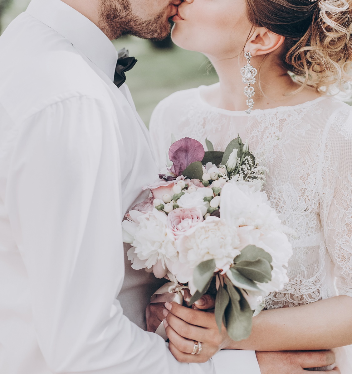 m_modern-bride-looking-at-groom-2026-01-09-08-13-13-utc